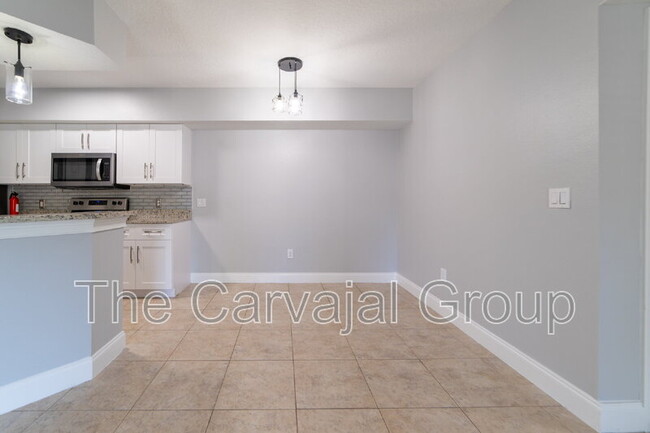 Building Photo - 725 Crest Pines Dr
