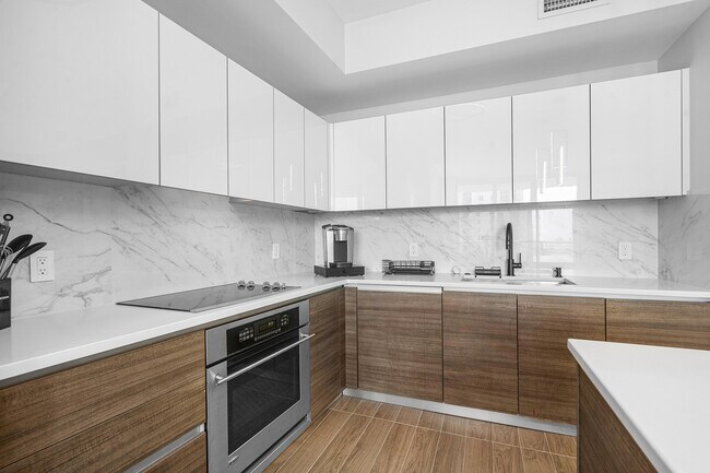 Building Photo - 1100 S Miami Ave