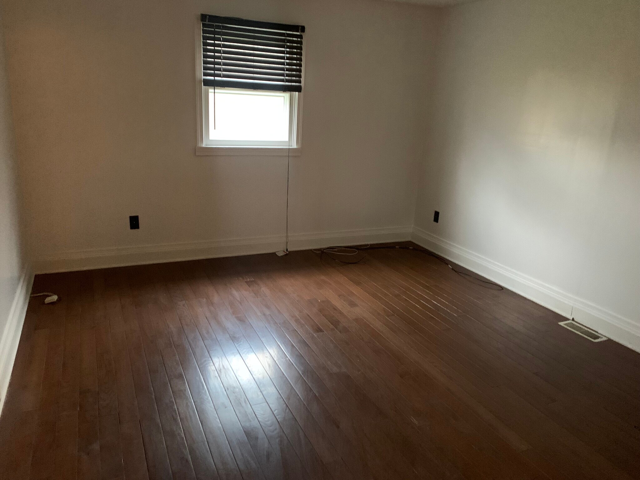 Formal dining/first floor bedroom - 6105 Dacola Shores Rd
