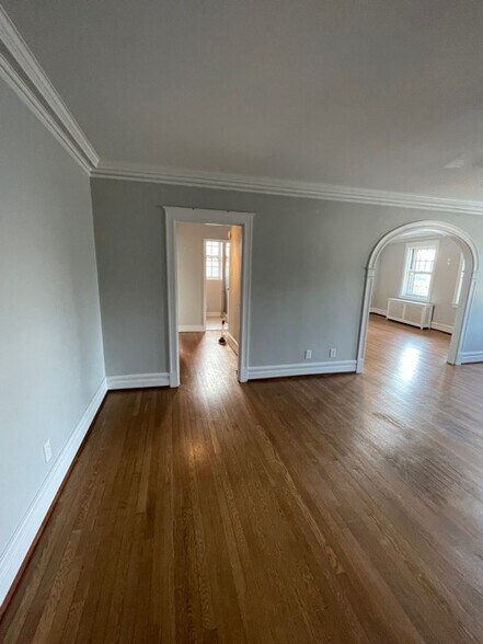 Building Photo - 522 S Hanley Rd