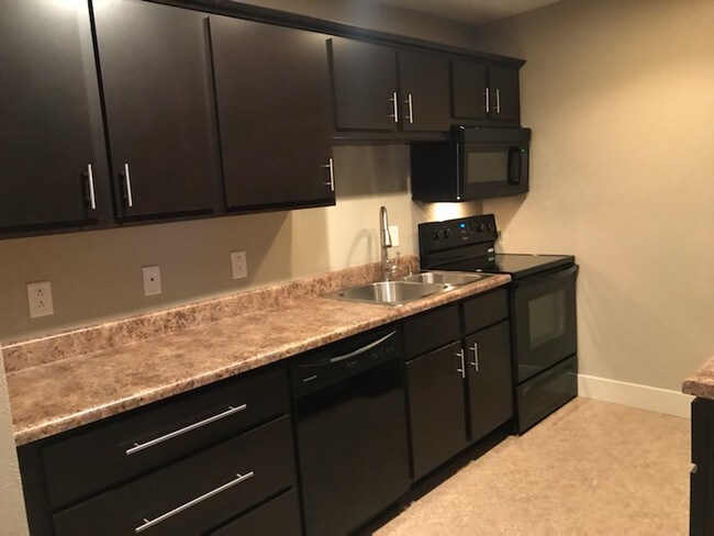 Building Photo - 5301 W Alexis Rd