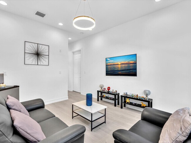 Building Photo - 8928 Bastille Cir E