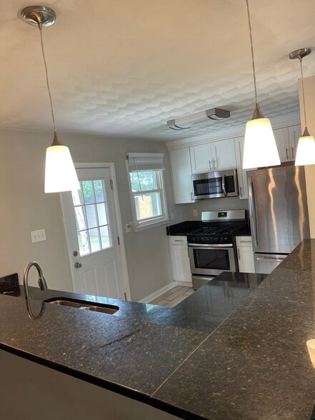 Building Photo - 1503 Ellington Sq