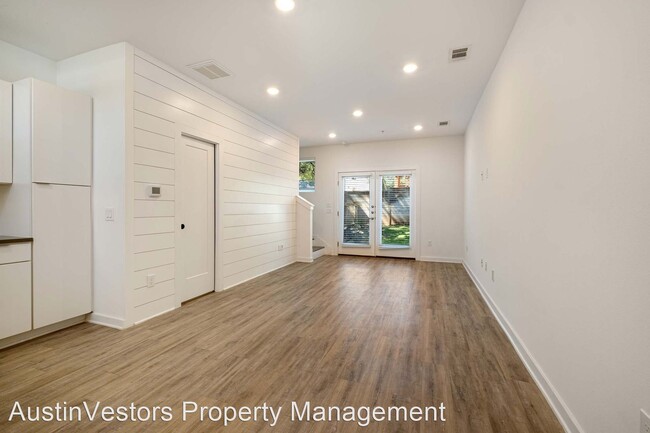 Building Photo - 1 br, 1.5 bath House - 5924 S. Congress Av...