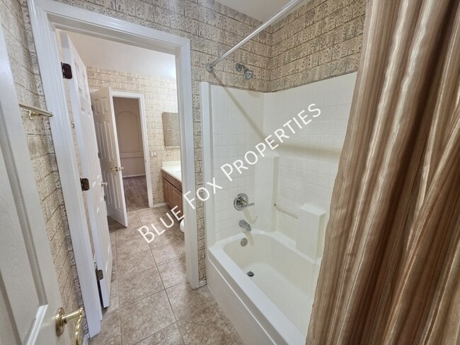 Building Photo - 6078 N Panorama Park Dr
