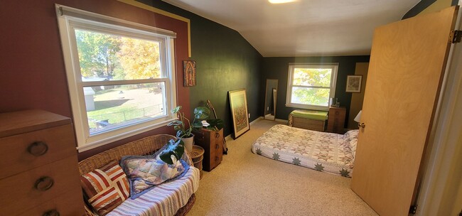 Building Photo - Duluth, MN - 4 bedroom - 2 bathroom - Sing...