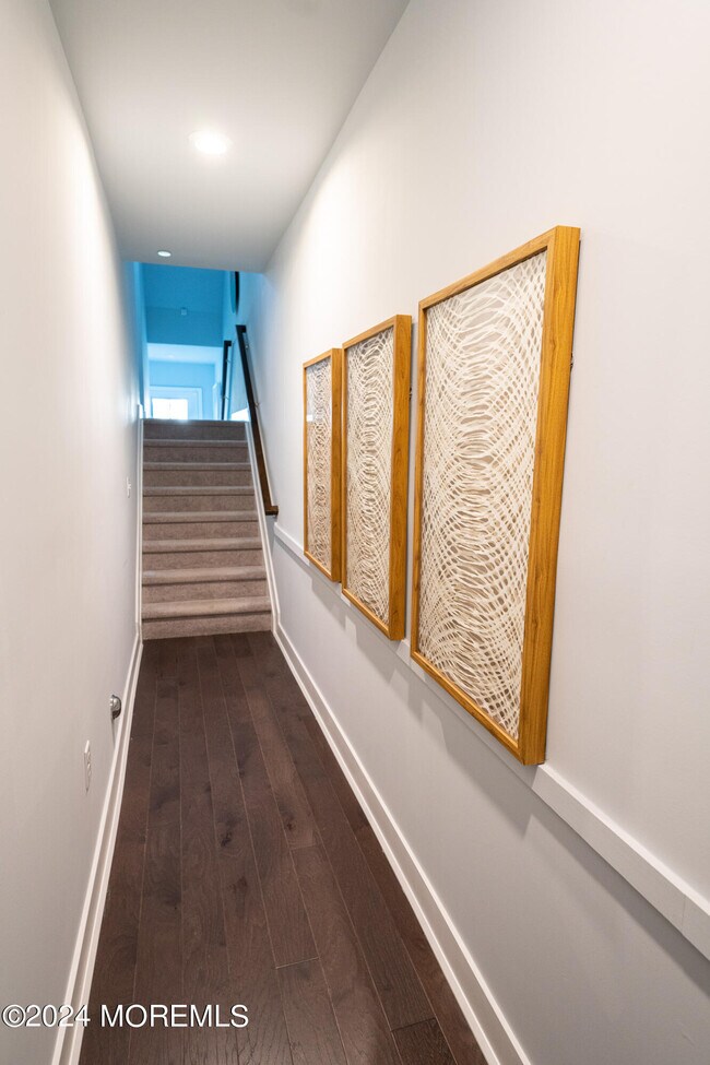 Building Photo - 4 Midway Rd S