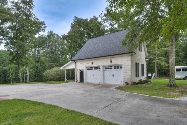 Primary Photo - 651 Oak Meadow Ln
