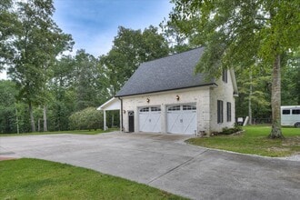 Building Photo - 651 Oak Meadow Ln