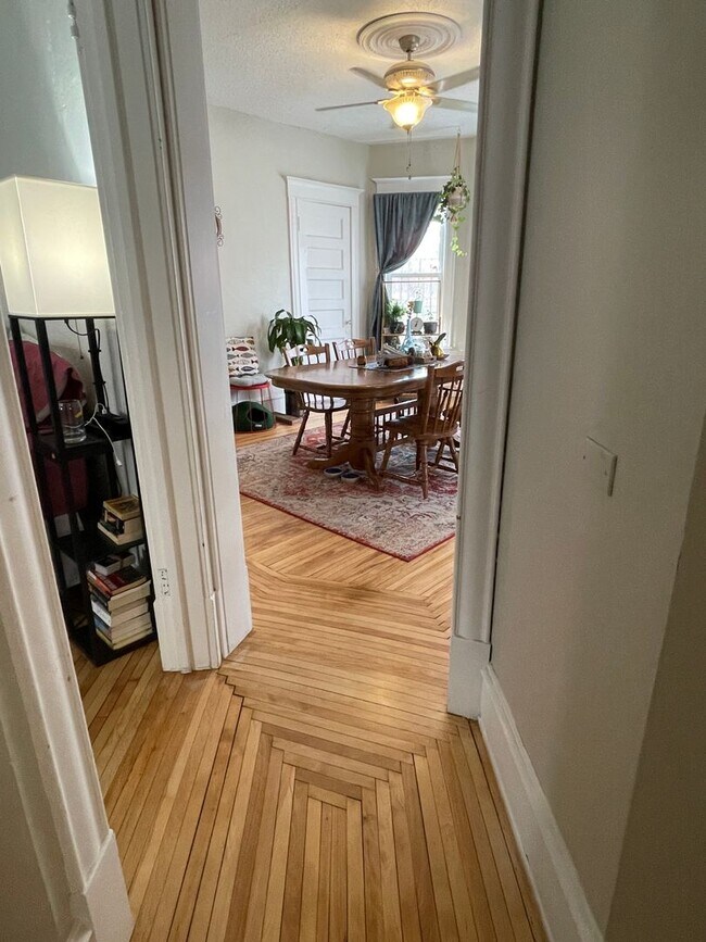 Building Photo - 2723 Taylor St NE