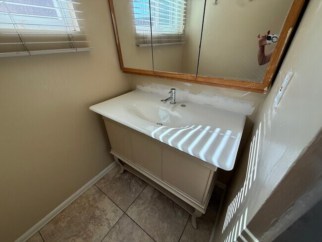 Building Photo - 5430 Mary Lane Dr