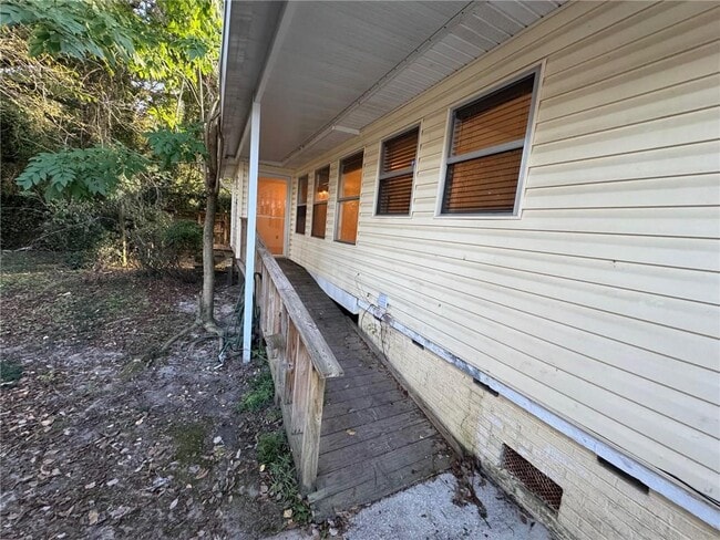 Building Photo - 35 E Chadwick Dr