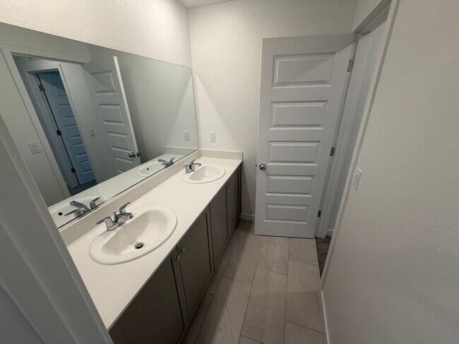 Building Photo - 3 Bedroom | 2.5 Bathroom | New two-story home in Elk Grove