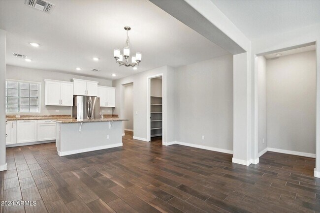Building Photo - 10630 W Pinchot Ave