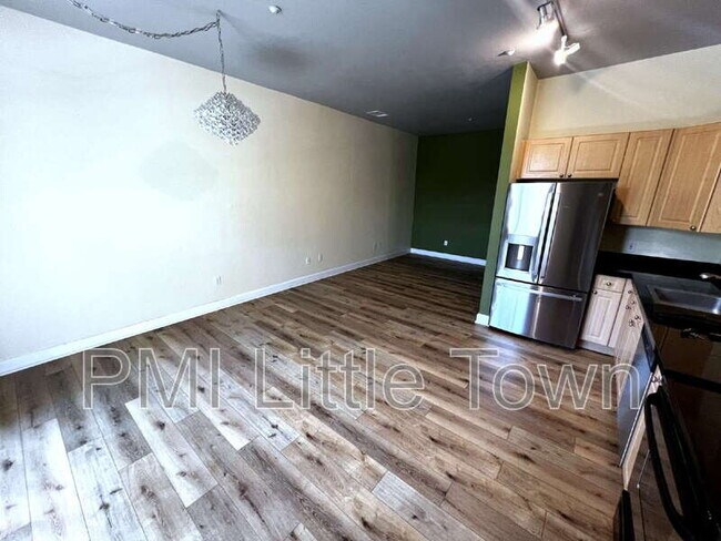 Building Photo - 5677 S Park Pl