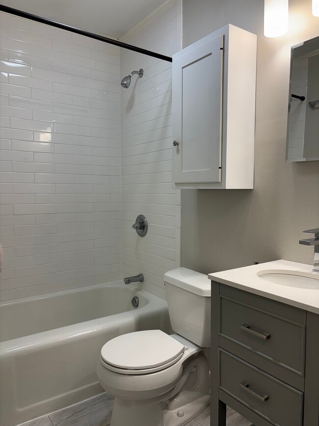 Building Photo - 157 Judd St