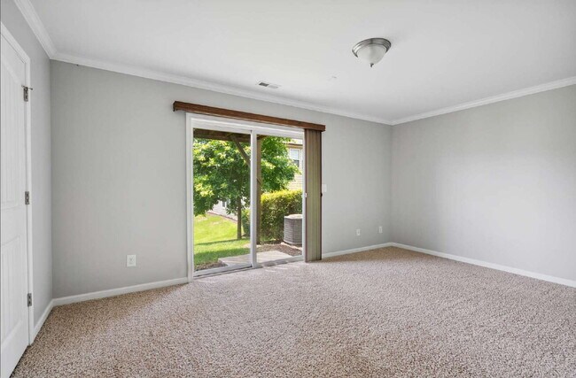 Building Photo - Spacious 3-Bedroom/3.5 Bathroom End-Unit T...