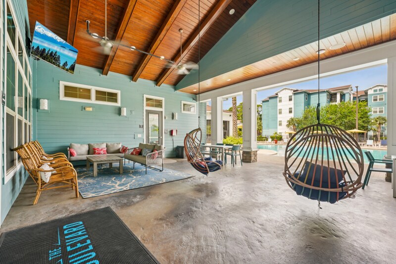 Building Photo - 2098 Seminole Blvd