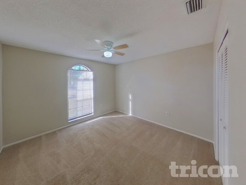 Building Photo - 1203 70th Dr E