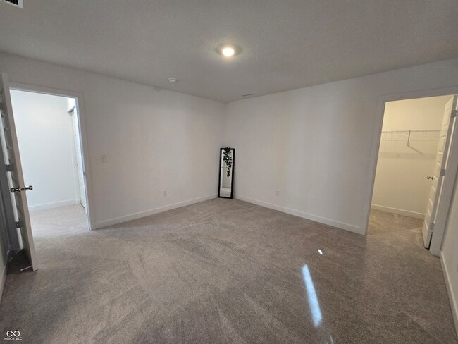 Building Photo - 5128 Summerton St