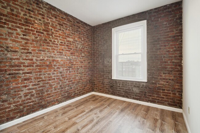 Building Photo - 97 Ferry St