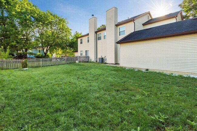 Building Photo - 7609 Seasons Dr