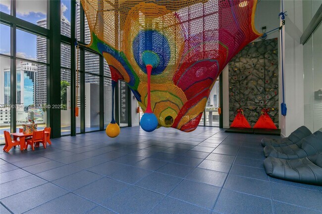 Building Photo - 1010 Brickell Ave