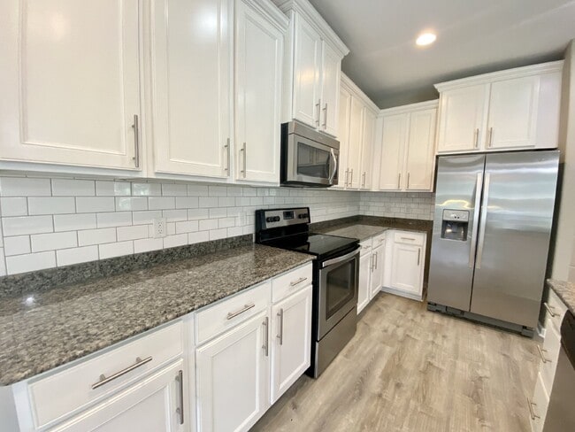 Building Photo - Four-Bedroom Home for Rent in Palmetto Poi...
