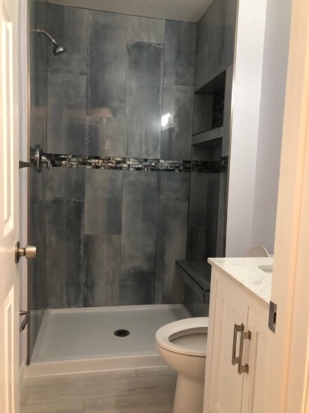 Building Photo - 2020 Lee Dr