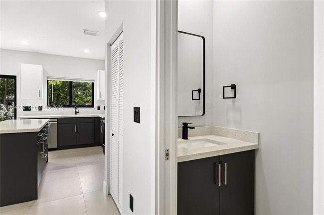 Building Photo - 116 NW 5th Ave