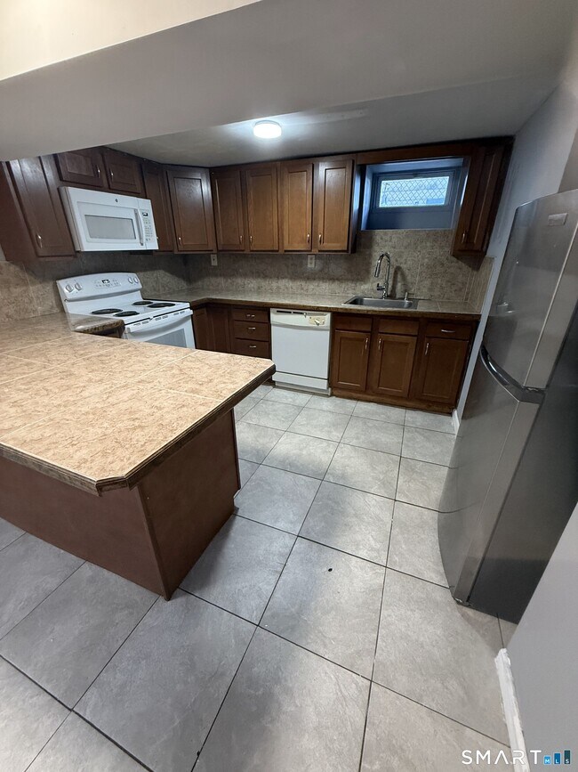 Building Photo - 42 Cottage St