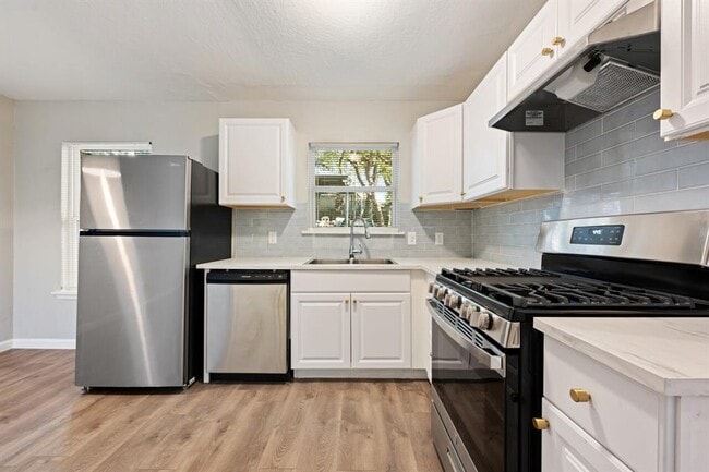 Building Photo - 2303 Metcalfe Rd