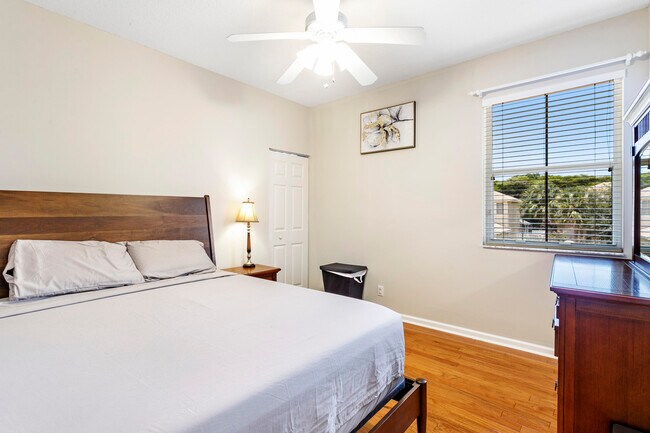Building Photo - 6241 C Durham Dr