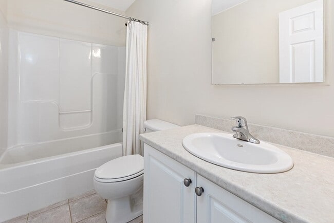 Building Photo - 145 Bennington St