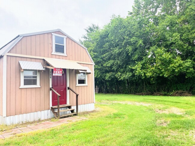 Primary Photo - 106 Private Rd 6936