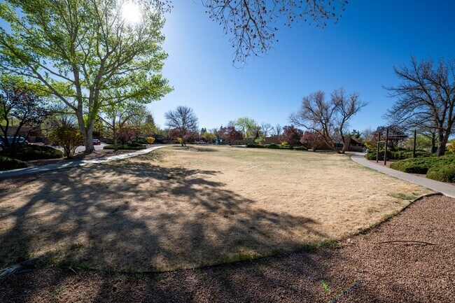 Building Photo - Absolute Gem in Pueblo Alegre (Camino De Chelly)