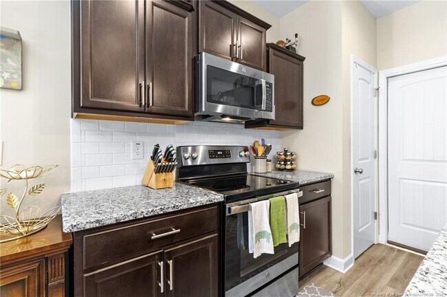 Building Photo - 50 Basswood Ct