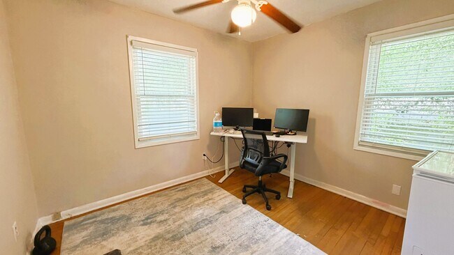 Building Photo - 3/1 HOUSE w/ Huge Fenced Yard, Carport, Will Have New Paint, and Natural Light! Walk to FSU/COLLE...