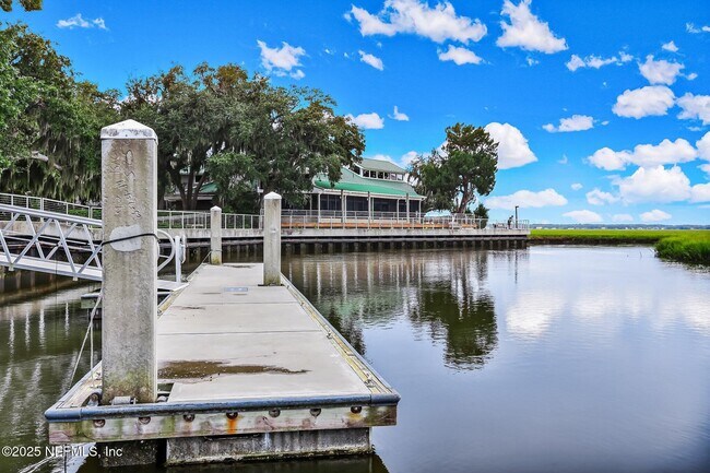 Building Photo - 426 Beachside Pl