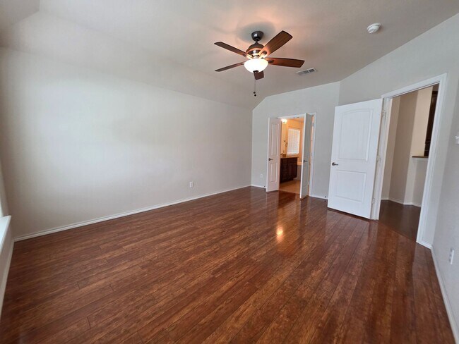 Building Photo - Heritage Craftsman Rental!