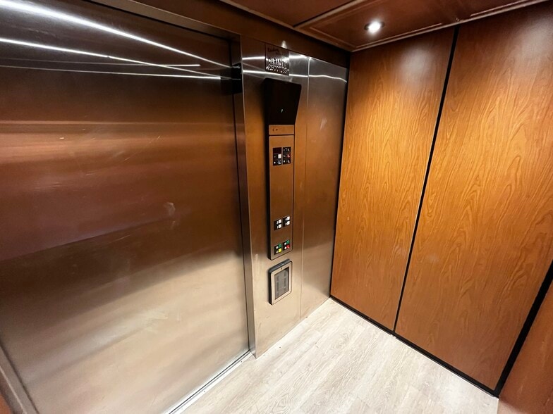 Building Photo - 456 Bingaman St