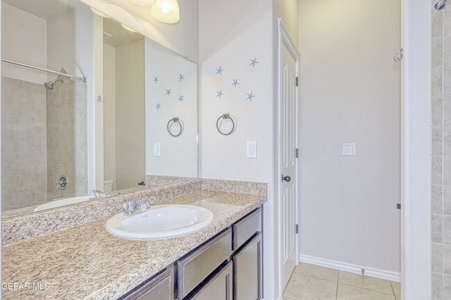 Building Photo - 5601 Valley Maple Dr