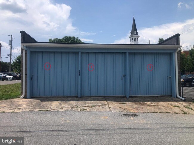 Building Photo - 130 N Potomac St