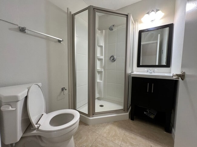 Building Photo - 2 bedroom/2 bath townhome in the heart of ...