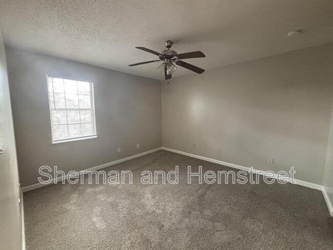 Building Photo - 218 Commons Dr