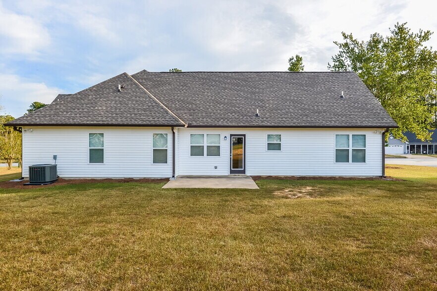 Building Photo - 320 Woodland Ridge Cir