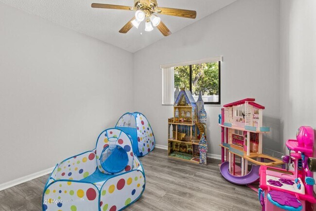 Building Photo - 4405 Plumosa St