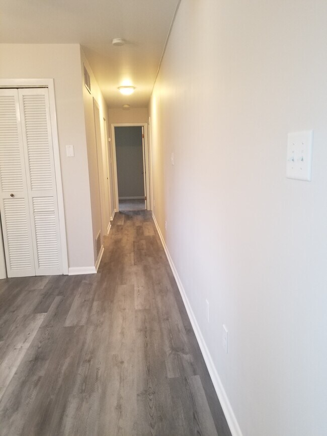 Building Photo - 534 E 17th St