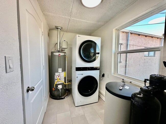 Building Photo - 819 15th St