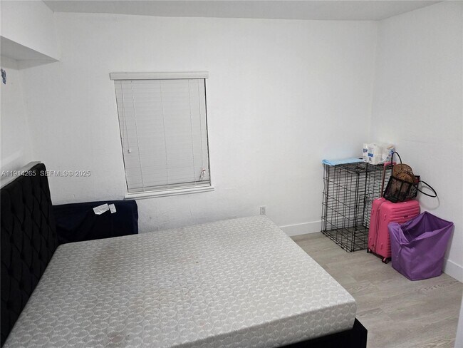 Building Photo - 1420 NW 116th St